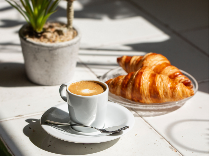 café et croissants